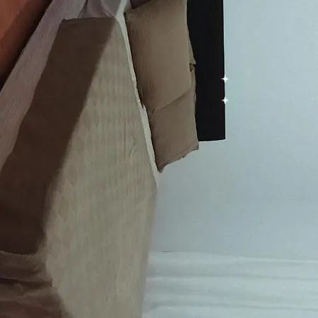 Sehir Merkezinde Yer Here Ulasimi Olan Ve Yakin Ve Guvenli Sik Ve Ferah *