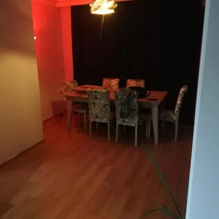 Appartement Sehir Merkezinde Yer Here Ulasimi Olan Ve Yakin Ve Guvenli Sik Ve Ferah *